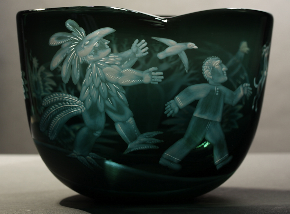Rare Bird Over cased green glass diamond wheel engraved Size 19x27x18cm.JPG